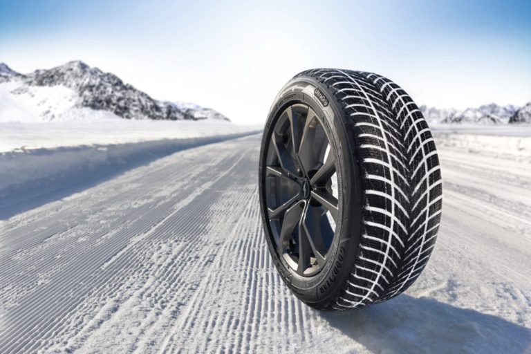 Autobild testade bromssträckorna för 54 vinterdäck, med Bridgestone, Michelin, Goodyear och Kleber bland de bästa
