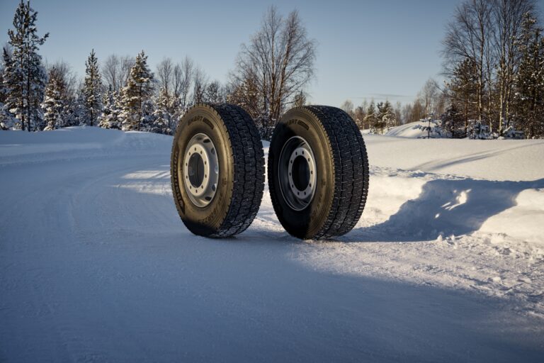 Hankook AW53/DW53 lastbilsdäck förbättrar snöaccelerationen med 4 % i interna tester